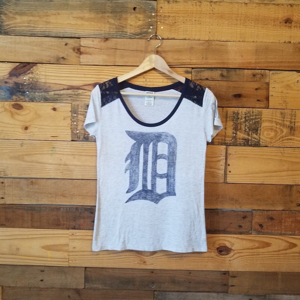 VS PINK Detroit Tiger Lace Accent T-shirt